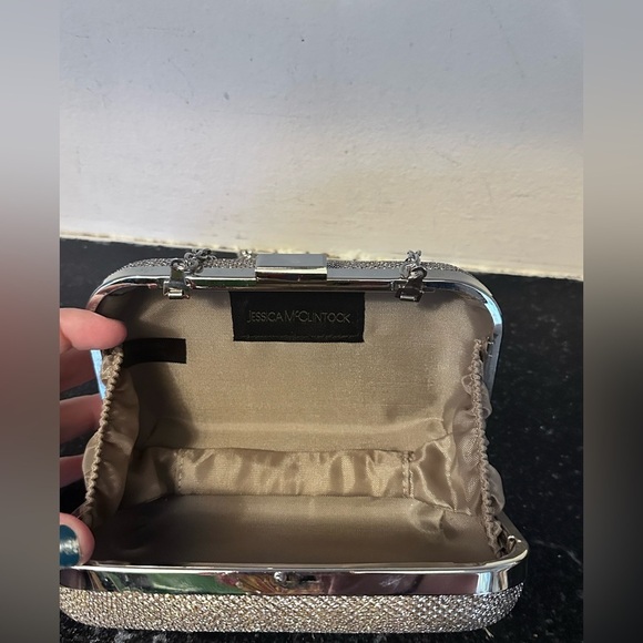 Jessica McClintock Purse Hard Case Evening Bag w/ Chain Strap Silver Glitter - Picture 3 of 5